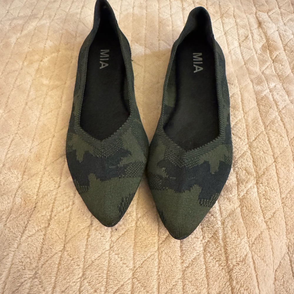 MIA “Kerri” Women's Flats - Picture 2 of 5